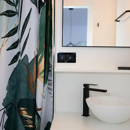 Stadthouse 2 *