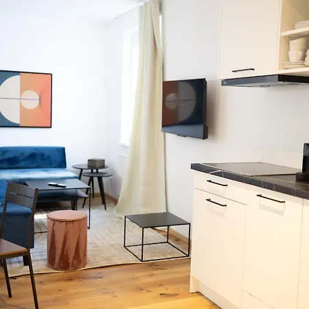 Stadthouse 2 *